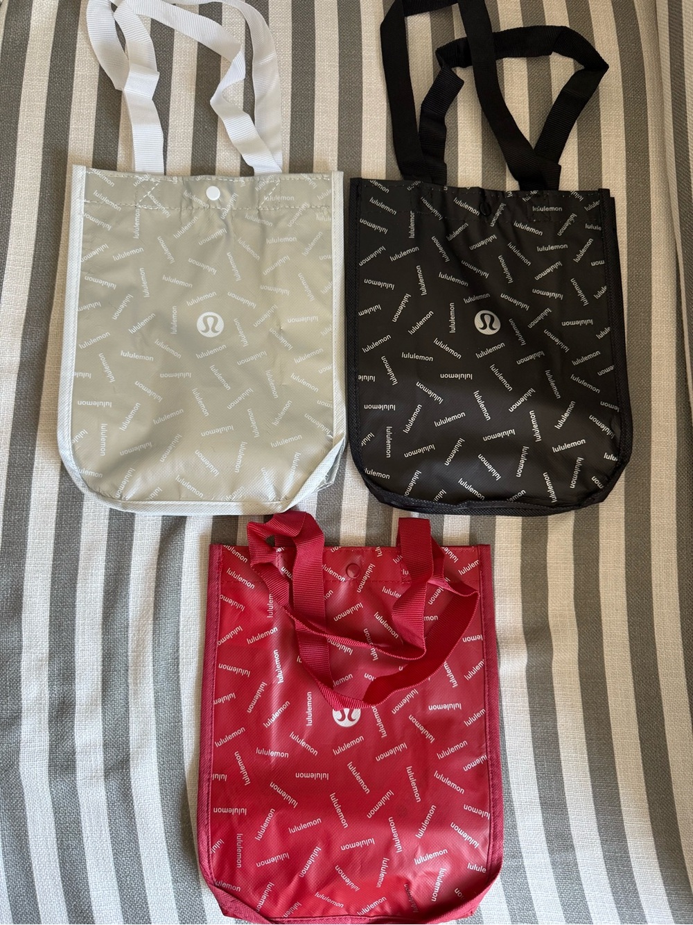 Lululemon holiday small shopper bags